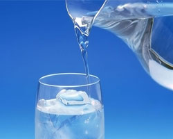 Врачи рекомендуют пить бутилированную воду жителям Хабаровска