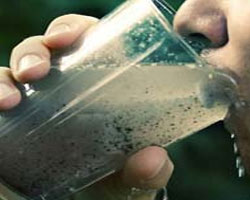Воду в Югре пить нельзя: лучше заменить ее на бутилированную или отфильтрованную